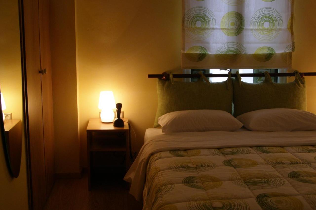 Room "Honeybee" In A Neoclassical House Kastoria Eksteriør billede
