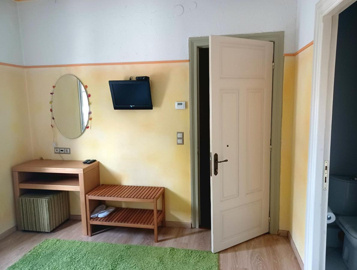 Room "Honeybee" In A Neoclassical House Kastoria Eksteriør billede
