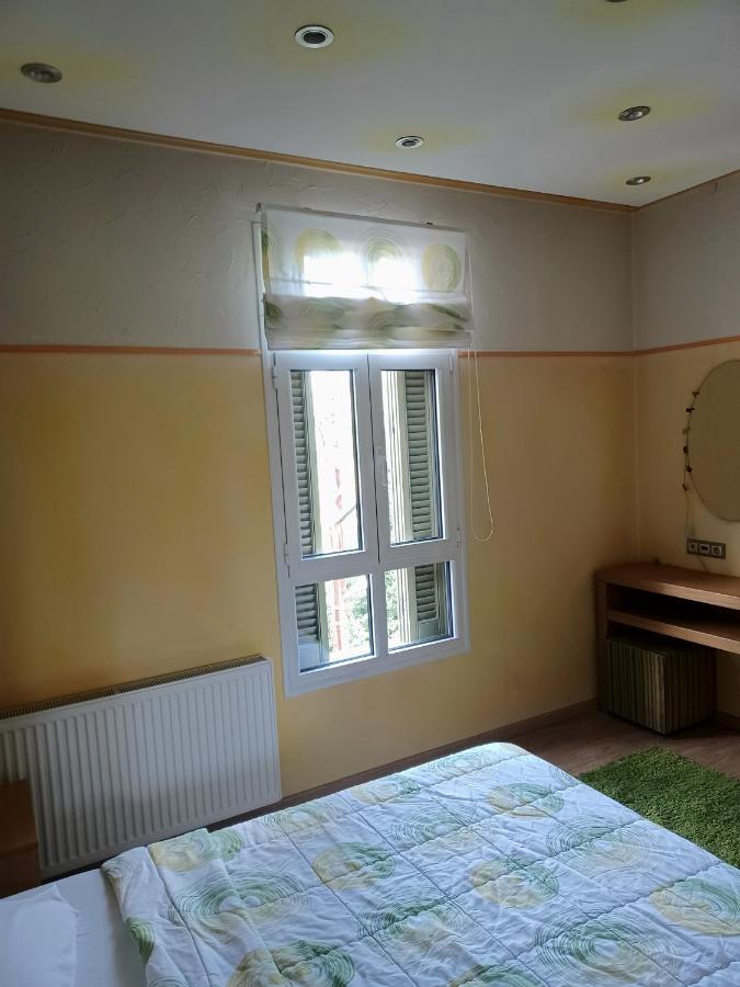 Room "Honeybee" In A Neoclassical House Kastoria Eksteriør billede