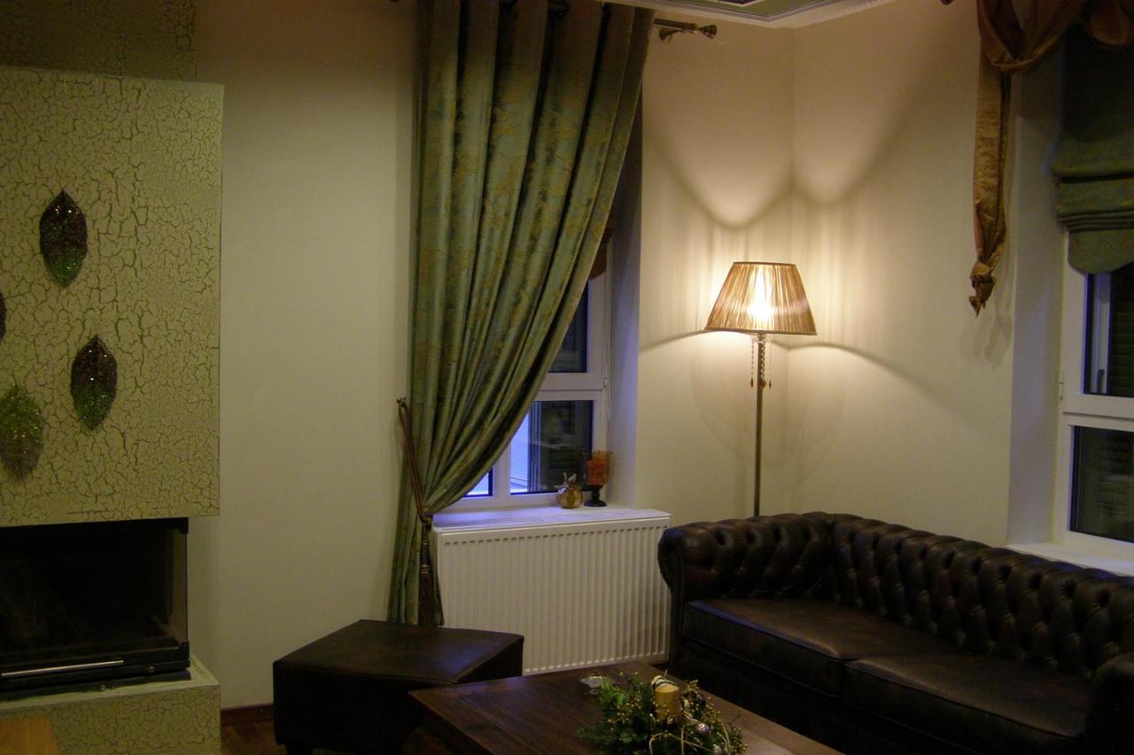Room "Honeybee" In A Neoclassical House Kastoria Eksteriør billede